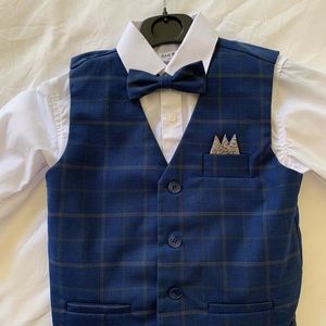 Boys suit, size 6